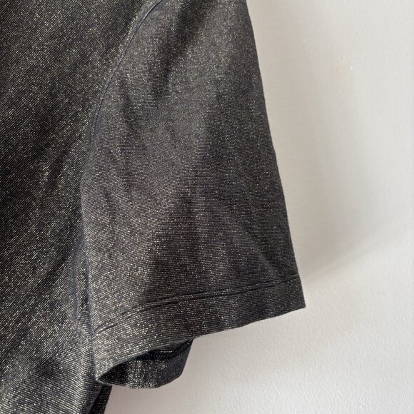 Lululemon Top Womens SZ 6 Black Gold Spark Crescent Tee Short Sleeve Gym Workout - Picture 5 of 13